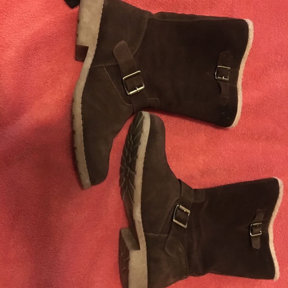 Brilliant snow boots. Brown suede
